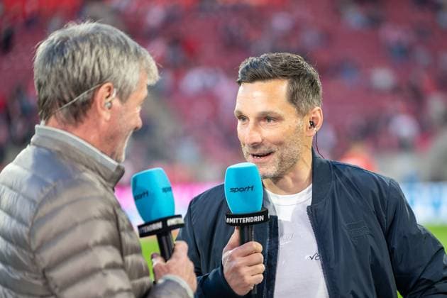 05 04 2025, Soccer 2 Bundesliga, Season 2024 2025, Matchday 28, 1 FC Koeln Hertha BSC at RheinEnergieStadion in Koeln Friedhelm Funkel Football expert and Stefan Leitl Hertha BSC Berlin, coach in interview Important notice According to the regulations of the DFL German Football League and the DFB German Football Association, it is prohibited, to utilize or have utilized photographs taken in the stadium and or of the match in the form of sequential images and or video-like photo series Foto Kirchner Media Thomas Haesler Copyright: xKirchner-Media ThomasxHaeslerx