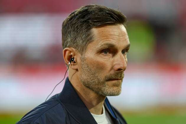 Cologne, Germany, 05 04 25 Coach Stefan Leitl Hertha BSC looks on during the 2 Bundesliga match between 1 FC Cologne vs Hertha BSC Berlin at RheinEnergie Stadion Cologne RheinEnergie Stadion North Rhine Westphalia Germany Copyright: xBrauer-Fotoagenturx xAdrianxSchlx