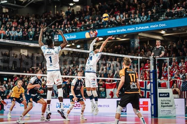 Volleyball Men Season 2024 2025 1 Volleyball Bundesliga Men Semifinal SVG Lüneburg vs VfB Friedrichshafen 05 04 2025 Pass by Wessel Keemink 24, VfB Friedrichshafen Lüneburg LKH Arena Niedersachsen Germany