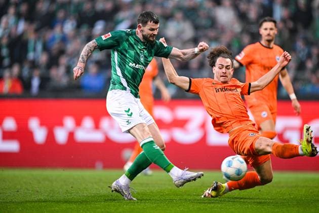 05 04 2025, Soccer, Bundesliga, 28 Matchday Season 2024 2025, SV Werder Bremen Eintracht Frankfurt, Oliver Burke SV Werder Bremen , Arthur Theate Eintracht Frankfurt xRHR PHOTO TKx Copyright: RHR-FOTOx RHR-FOTO TK