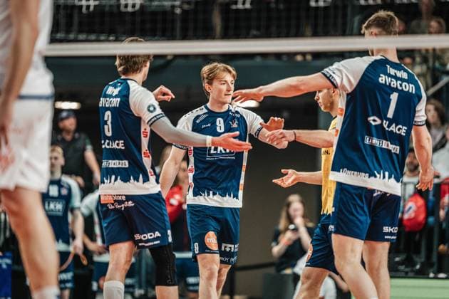 Volleyball mens season 2024 2025 Volleyball Bundesliga playoff semi-final match 1 SVG Lüneburg vs VfB Friedrichshafen 05 04 2025 Oskar Alve Espeland 9 SVG Lüneburg cheers with the team Lüneburg LKH Arena Niedersachsen Germany