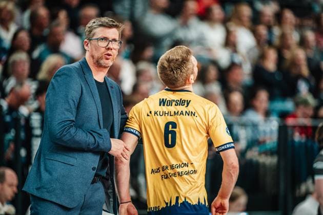 Volleyball Men Season 2024 2025 1 Volleyball Bundesliga Men Semifinal SVG Lüneburg vs VfB Friedrichshafen 05 04 2025 v l Coach Stefan Hübner SVG Lüneburg consoles disappointed Gage Thomas Worsley 6, SVG Lüneburg Lüneburg LKH Arena Niedersachsen Germany