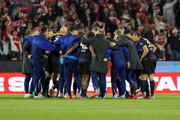 Cologne, Germany, 05 04 25 Hertha BSC form a team circle during the 2 Bundesliga match between 1 FC Köln vs Hertha BSC Berlin at RheinEnergie Stadion Cologne RheinEnergie Stadion North Rhine Westphalia Germany Copyright: xBrauer-Fotoagenturx xAdrianxSchlx