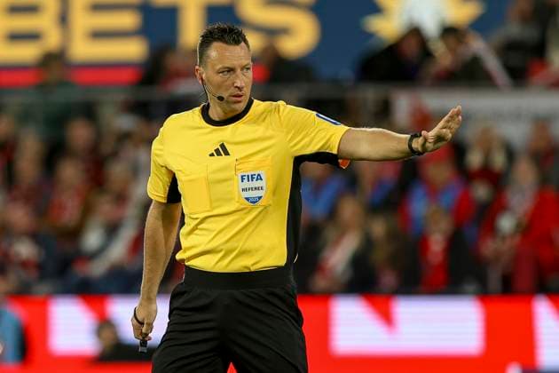 Cologne, Germany, 05 04 25 Referee Sven Jablonski gestures, gestures during the Bundesliga 2 match between 1 FC Köln vs Hertha BSC Berlin at RheinEnergie Stadion Cologne RheinEnergie Stadion North Rhine Westphalia Germany Copyright: xBrauer-Fotoagenturx xAdrianxSchlx