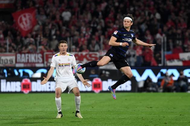 Sport Bilder des Tages Dominique Heintz (1. FC Koeln) und Fabian Reese (Hertha BSC Berlin) im Zweikampf waehrend des Spiels der 2. Bundesliga zwischen 1. FC Köln und Hertha BSC Berlin im RheinEnergieStadion am 05. April 2025 in Köln, Deutschland. (Foto von Ralf Treese DeFodi Images) +++ Dominique Heintz (1. FC Koeln) und Fabian Reese (Hertha BSC Berlin) battle for the ball during the 2. Bundesliga match between 1. FC Köln and Hertha BSC Berlin at RheinEnergieStadion on April 5, 2025 in Cologne, Germany. (Photo by Ralf Treese DeFodi Images) DFB DFL REGULATIONS PROHIBIT ANY USE OF PHOTOGRAPHS AS IMAGE SEQUENCES AND OR QUASI-VIDEO. (Photo by Ralf Treese DeFodi Images) *** Dominique Heintz 1 FC Koeln and Fabian Reese Hertha BSC Berlin battle for the ball during the 2 Bundesliga match between 1 FC Koeln and Hertha BSC Berlin at RheinEnergieStadion on April 05, 2025 in Cologne, Germany, Germany Photo by Ralf Treese DeFodi Images Dominique Heintz 1 FC Koeln and Fabian Reese Hertha BSC Berlin battle for the ball during the 2 Bundesliga match between 1 FC Köln and Hertha BSC Berlin at RheinEnergieStadion on April 5, 2025 in Cologne, Germany Photo by Ralf Treese DeFodi Images DFB DFL REGULATIONS PROHIBIT ANY USE OF PHOTOGRAPHS AS IMAGE SEQUENCES AND OR QUASI VIDEO Photo by Ralf Treese DeFodi Images