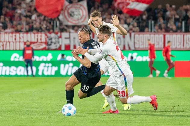 05 04 2025, Soccer 2 Bundesliga, Season 2024 2025, Matchday 28, 1 FC Koeln Hertha BSC at RheinEnergieStadion in Koeln duel between Derry Lionel Scherhant Hertha BSC, 39 and Jan Thielmann 1 FC Koeln, 29 Important note In accordance with the regulations of the DFL German Football League and the DFB German Football Association, it is prohibited to utilize or have utilized photographs taken in the stadium or of the match in the form of sequential images or video-like photo series Foto Kirchner Media Thomas Haesler Copyright: xKirchner-Media ThomasxHaeslerx
