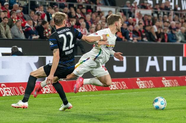 05 04 2025, Soccer 2 Bundesliga, Season 2024 2025, Matchday 28, 1 FC Koeln Hertha BSC at RheinEnergieStadion in Koeln Foul by Marten Winkler Hertha BSC Berlin, 22 on Jan Thielmann 1 FC Koeln, 29 Important note In accordance with the regulations of the DFL German Football League and the DFB German Football Association, it is prohibited to utilize or have utilized photographs taken in the stadium and or of the match in the form of sequential images and or video-like photo series Foto Kirchner Media Thomas Haesler Copyright: xKirchner-Media ThomasxHaeslerx
