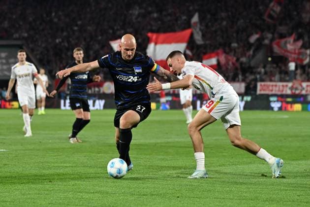 Toni Leistner Hertha BSC Berlin and Tim Lemperle 1 FC Koeln battle for the ball during the 2 Bundesliga match between 1 FC Köln and Hertha BSC Berlin at RheinEnergieStadion on April 05, 2025 in Cologne, Germany Photo by Ralf Treese DeFodi Images Toni Leistner Hertha BSC Berlin and Tim Lemperle 1 FC Koeln battle for the ball during the 2 Bundesliga match between 1 FC Köln and Hertha BSC Berlin at RheinEnergieStadion on April 5, 2025 in Cologne, Germany Photo by Ralf Treese DeFodi Images DFB DFL REGULATIONS PROHIBIT ANY USE OF PHOTOGRAPHS AS IMAGE SEQUENCES AND OR QUASI VIDEO Photo by Ralf Treese DeFodi Images