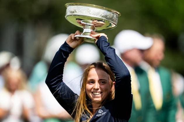 Sport Bilder des Tages 250405 Carla Bernat Escuder of Spain celebrates with the trophy after winning the final round of the Augusta National Women s Amateur golf tournament on April 5, 2025 in Augusta. Photo: Petter Arvidson BILDBYRAN kod PA PA1002 golf masters bbeng dam Augusta National Womens Amateur jubel *** 250405 Carla Bernat Escuder of Spain celebrates with the trophy after winning the final round of the Augusta National Women s Amateur golf tournament on April 5, 2025 in Augusta Photo Petter Arvidson BILDBYRAN kod PA PA1002 golf masters bbeng dam Augusta National Womens Amateur jubilation  Copyright: PETTERxARVIDSON BB250405PA033