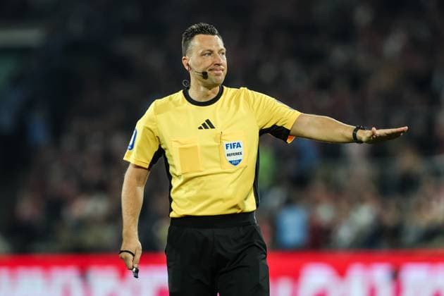 Sport, Football, 2 Bundesliga Season 2024 2025 28 Matchday 1 FC Köln Hertha BSC Berlin 05 04 2025, RheinEnergieSTADION Sven Jablonski Referee Cologne RheinEnergieSTADION North Rhine-Westphalia Germany