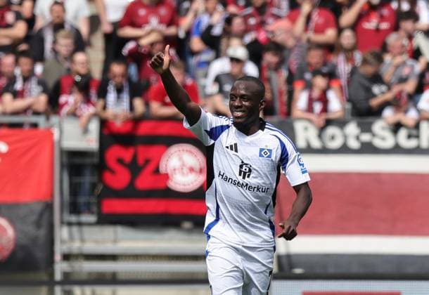 05 04 2025 Soccer Season 2024 2025 2 Soccer Bundesliga 28 Matchday 1 FC Nürnberg FCN Club Hamburger SV HSV Sportfoto Zink DaMa xdaxmax DFL regulations prohibit any use of photographs as image sequences and or quasi video only for editorial use Jubel Freude Torjubel nach Tor zum 0 2 Jean Luc Dompe 7, Hamburger SV HSV und Mannschaft Team jubelt freut sich Torschütze Jean Luc Dompe 7, Hamburger SV HSV