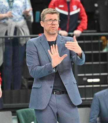 GER 1 VBL, SVG Lueneburg vs VfB Friedrichshafen 05 04 2025, LKH Arena, Lueneburg, GER 1 VBL, Play Offs, Semifinal, SVG Lueneburg vs VfB Friedrichshafen in the picture Coach Stefan Huebner Hübner Lueneburg nordphotoxGmbH xWitke nph00002