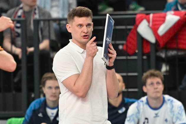 GER 1 VBL, SVG Lueneburg vs VfB Friedrichshafen 05 04 2025, LKH Arena, Lueneburg, GER 1 VBL, Play Offs, Semifinal, SVG Lueneburg vs VfB Friedrichshafen in the picture Coach Adam Swaczy Friedrichshafen nordphotoxGmbH xWitke nph00002