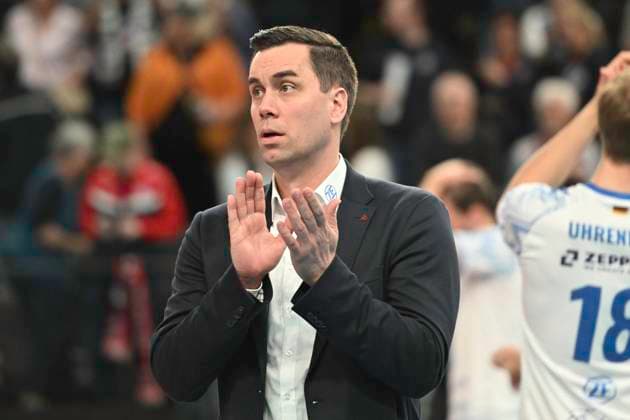 GER 1 VBL, SVG Lueneburg vs VfB Friedrichshafen 05 04 2025, LKH Arena, Lueneburg, GER 1 VBL, Play Offs, Semifinal, SVG Lueneburg vs VfB Friedrichshafen in the picture sports director Radomir Vemic Friedrischhafen celebrates the victory nordphotoxGmbH xWitke nph00002