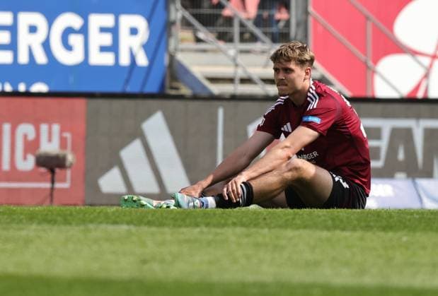 05 04 2025 Soccer Season 2024 2025 2 Soccer Bundesliga 28 Matchday 1 FC Nürnberg FCN Club Hamburger SV HSV Sportfoto Zink DaMa xdaxmax DFL regulations prohibit any use of photographs as image sequences and or quasi video only for editorial use Nick Seidel 33, 1 FC Nürnberg FCN disappointed Disappointment after the end of the match