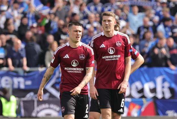 05 04 2025 Soccer Season 2024 2025 2 Soccer Bundesliga 28 Matchday 1 FC Nürnberg FCN Club Hamburger SV HSV Sportfoto Zink DaMa xdaxmax DFL regulations prohibit any use of photographs as image sequences and or quasi video only for editorial use Oliver Villadsen 2, 1 FC Nürnberg FCN Florian Flick 6, 1 FC Nürnberg FCN disappointed Disappointment after the end of the match