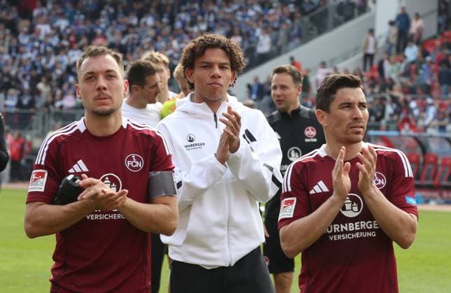 05 04 2025 Soccer Season 2024 2025 2 Soccer Bundesliga 28 Matchday 1 FC Nürnberg FCN Club Hamburger SV HSV Sportfoto Zink DaMa xdaxmax DFL regulations prohibit any use of photographs as image sequences and or quasi video only for editorial use Julian Justvan 10, 1 FC Nürnberg FCN Janis Antiste 28, 1 FC Nürnberg FCN Danilo Soares 3, 1 FC Nürnberg FCN disappointed Disappointment after the end of the match