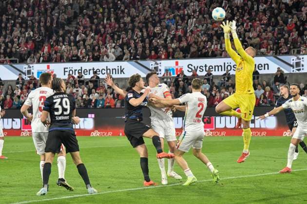 Penalty area scene Marvin Schwäbe Schwaebe Koeln 1 parries goal chance from Herta BSC 05 04 2025 Soccer 1 FC Koeln vs Hertha BSC, Rheinenergiestadion, Koeln, DFB DFL REGULATIONS PROHIBIT ANY USE OF PHOTOGRAPHS AS IMAGE SEQUENCES AND OR QUASI VIDEO Copyright: xpepphotox xHorstxMauelshagenx pep00321, pep_20250405_hm_16270