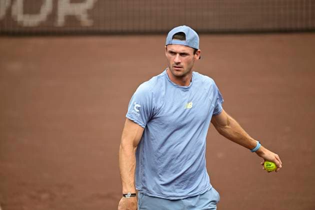 April 5, 2025, Houston, Tx, United States of America: TOMMY PAUL during the quarter finals between Tommy Paul (USA) and Jenson Brooksby (USA) in the Men s Clay Court Championships on April 3, 2025 at the River Oaks Country Club in Houston, Texas. Houston United States of America - ZUMAw132 20250405_zap_w132_037 Copyright: xTomxWalkox