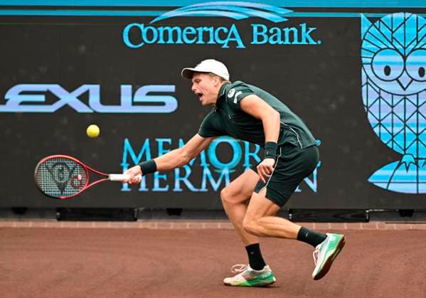 April 5, 2025, Houston, Tx, United States of America: JENSON BROOKSBY during the quarter finals between Tommy Paul (USA) and Jenson Brooksby (USA) in the Men s Clay Court Championships on April 3, 2025 at the River Oaks Country Club in Houston, Texas. Houston United States of America - ZUMAw132 20250405_zap_w132_064 Copyright: xTomxWalkox