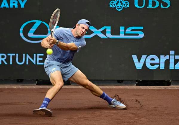 April 5, 2025, Houston, Tx, United States of America: TOMMY PAUL during the quarter finals between Tommy Paul (USA) and Jenson Brooksby (USA) in the Men s Clay Court Championships on April 3, 2025 at the River Oaks Country Club in Houston, Texas. Houston United States of America - ZUMAw132 20250405_zap_w132_071 Copyright: xTomxWalkox