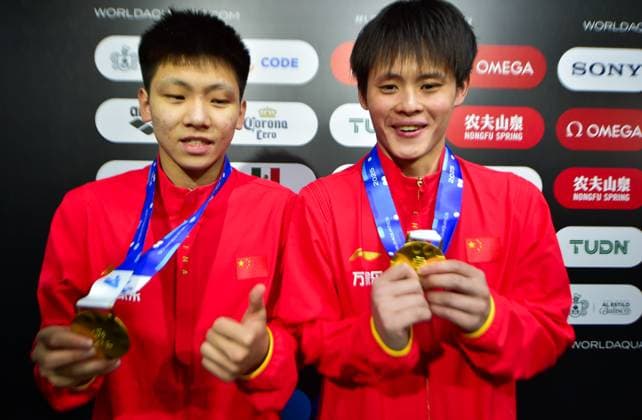 (250406) -- GUADALAJARA, April 6, 2025 -- Zhu Zifeng (R) Cheng Zilong of China celebrate after the awarding ceremony of the men s 10m synchronized final at the World Aquatics Diving World Cup 2025 in Guadalajara, Jalisco, Mexico, on April 5, 2025. (Photo by Xinhua) (SP)MEXICO-JALISCO-GUADALAJARA-DIVING-WORLD CUP-MEN S 10M SYNCHRONIZED-FINAL AlejandroxAcosta 
