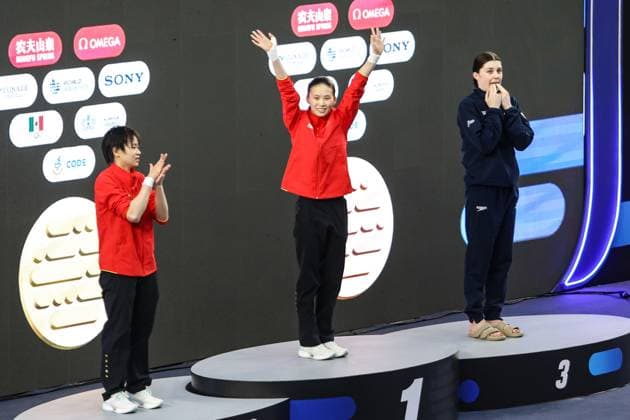 (250406) -- GUADALAJARA, April 6, 2025 -- Gold medalist Chen Yuxi (C), silver medalist Quan Hongchan (L) of China and bronze medalist Andrea Spendolini Sirieix of Britain react during the awarding ceremony for the women 10m platform final at the World Aquatics Diving World Cup 2025 in Guadalajara, Jalisco, Mexico, on April 5, 2025. (Photo by Xinhua) (SP)MEXICO-JALISCO-GUADALAJARA-DIVING-WORLD CUP-WOMEN S 10M PLATFORM-FINAL DianaxMarquez 