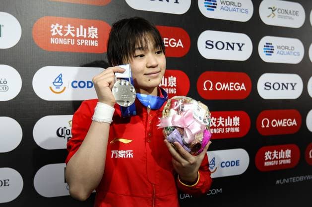 (250406) -- GUADALAJARA, April 6, 2025 -- Silver medalist Quan Hongchan of China poses after the awarding ceremony for the women 10m platform final at the World Aquatics Diving World Cup 2025 in Guadalajara, Jalisco, Mexico, on April 5, 2025. (Photo by Xinhua) (SP)MEXICO-JALISCO-GUADALAJARA-DIVING-WORLD CUP-WOMEN S 10M PLATFORM-FINAL DianaxMarquez 