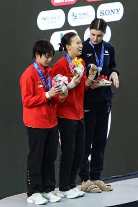 (250406) -- GUADALAJARA, April 6, 2025 -- Gold medalist Chen Yuxi (C), silver medalist Quan Hongchan (L) of China and bronze medalist Andrea Spendolini Sirieix of Britain react during the awarding ceremony for the women 10m platform final at the World Aquatics Diving World Cup 2025 in Guadalajara, Jalisco, Mexico, on April 5, 2025. (Photo by Xinhua) (SP)MEXICO-JALISCO-GUADALAJARA-DIVING-WORLD CUP-WOMEN S 10M PLATFORM-FINAL DianaxMarquez 