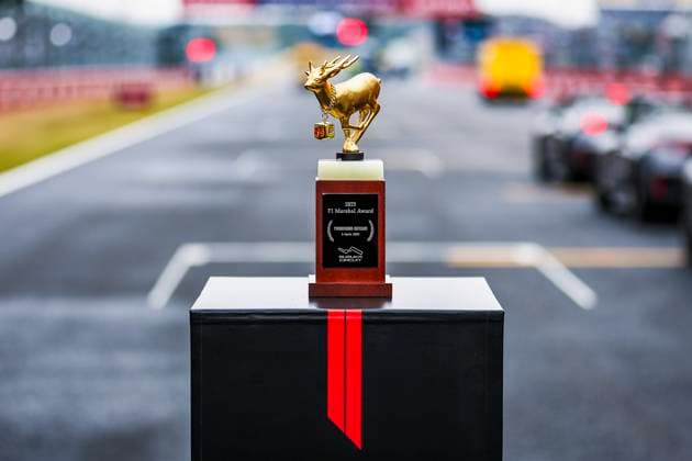 Sport Bilder des Tages F1 - JAPANESE GRAND PRIX 2025 F1 marshall award during the Formula 1 Lenovo Japanese Grand Prix 2025, 3rd round of the 2025 FIA Formula One World Championship, WM, Weltmeisterschaft from April 4 to 6, 2025 on the Suzuka Circuit, in Suzuka, Japan - SuzukaJapan  Copyright: xEricxAlonsox