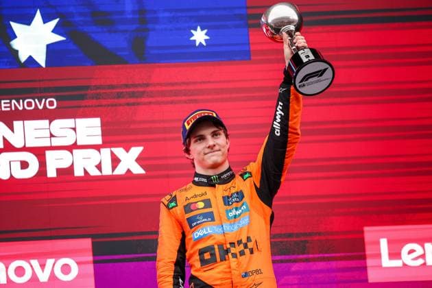 F1 - JAPANESE GRAND PRIX 2025 PIASTRI Oscar (aus), McLaren F1 Team MCL39, portrait podium celebration during the Formula 1 Lenovo Japanese Grand Prix 2025, 3rd round of the 2025 FIA Formula One World Championship, WM, Weltmeisterschaft from April 4 to 6, 2025 on the Suzuka Circuit, in Suzuka, Japan - SuzukaJapan  Copyright: xEricxAlonsox
