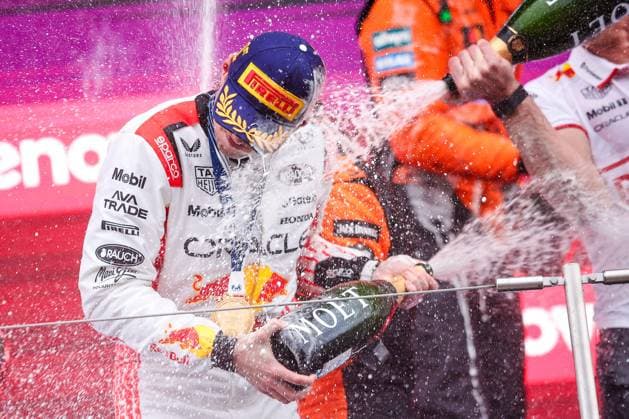 F1 - JAPANESE GRAND PRIX 2025 VERSTAPPEN Max (ned), Red Bull Racing RB21, portrait podium celebration during the Formula 1 Lenovo Japanese Grand Prix 2025, 3rd round of the 2025 FIA Formula One World Championship, WM, Weltmeisterschaft from April 4 to 6, 2025 on the Suzuka Circuit, in Suzuka, Japan - SuzukaJapan  Copyright: xEricxAlonsox