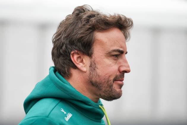 F1 Grand Prix Of Japan - Race Fernando Alonso of Spain and the Aston Martin Aramco F1 Team arrives at the track during the F1 Grand Prix of Japan at Suzuka Circuit in Suzuka, Japan, on April 6, 2025. Suzuka Mie Japan  Copyright: xPaddockerx originalFilename:paddocker-f1grandp250406_npYKn.jpg
