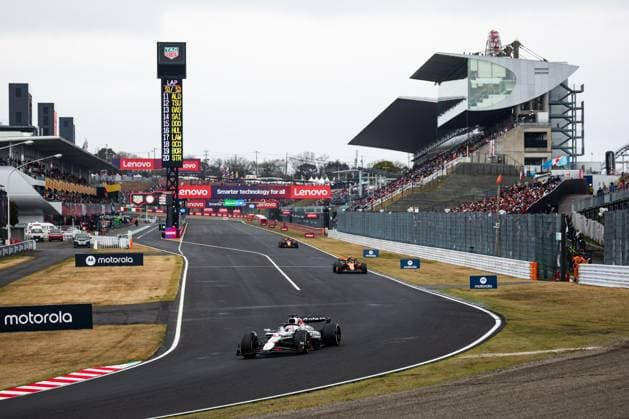 F1 - JAPANESE GRAND PRIX 2025 01 VERSTAPPEN Max (nld), Red Bull Racing RB21, 04 NORRIS Lando (gbr), McLaren F1 Team MCL39, 81 PIASTRI Oscar (aus), McLaren F1 Team MCL39, action during the Formula 1 Lenovo Japanese Grand Prix 2025, 3rd round of the 2025 FIA Formula One World Championship, WM, Weltmeisterschaft from April 4 to 6, 2025 on the Suzuka Circuit, in Suzuka, Japan - SuzukaJapan Copyright: xFLORENTxGOODENx