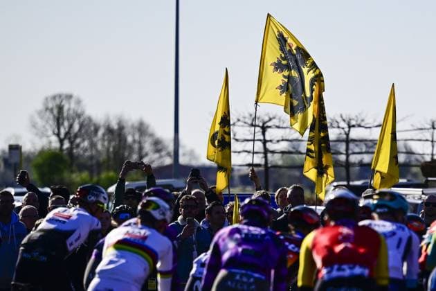 Supporters with Flemish flags pictured during the men s race of the Ronde van Vlaanderen Tour des Flandres Tour of Flanders one day cycling race, 268,9km from Brugge to Oudenaarde, Sunday 06 April 2025. DIRKxWAEM  x119556524x