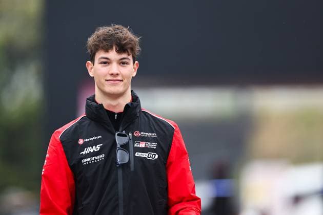 F1 Grand Prix Of Japan - Race Oliver Bearman of Great Britain and the MoneyGram Haas F1 Team arrives at the track during the F1 Grand Prix of Japan at Suzuka Circuit in Suzuka, Japan, on April 6, 2025. Suzuka Mie Japan  Copyright: xPaddockerx originalFilename:paddocker-f1grandp250406_npJbV.jpg