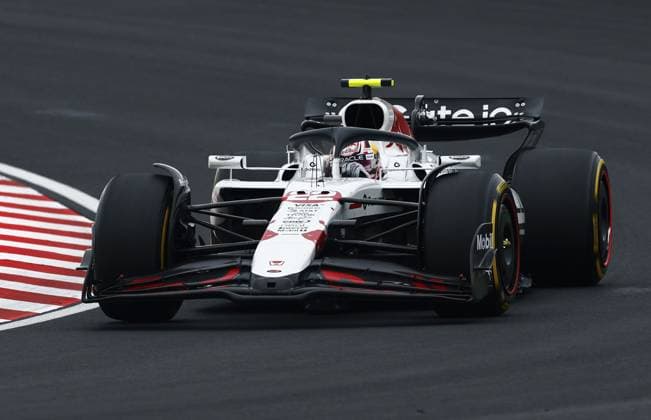 motor racing, Motorsport Japanese GP Red Bull s Yuki Tsunoda competes in the Formula One Japanese Grand Prix final at Suzuka Circuit in Suzuka, Mie Prefecture, on April 6, 2025.  A14AA0004405272P