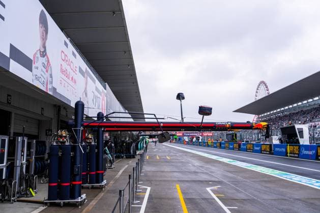 Formula 1 Japanese Grand Prix - Race Day - Suzuka Pit lane and Yuki Tsunoda (Jap) Of Oracle Red Bull Racing 22 signage during the Formula 1 Lenovo Japanese Grand Prix 2025 on Race Day at the Suzuka International Circuit, Suzuka, Japan on April 6, 2025 Credit: Photo by Antoine Lapeyre ABACAPRESS.COM Suzuka Japan  Copyright: xLapeyrexAntoine ABACAx