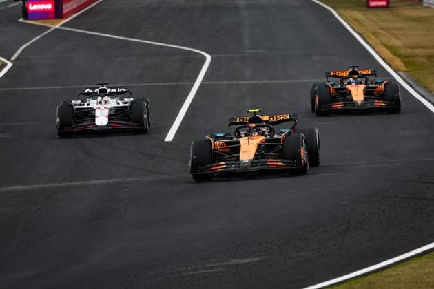 F1 - JAPANESE GRAND PRIX 2025 01 VERSTAPPEN Max (nld), Red Bull Racing RB21, 04 NORRIS Lando (gbr), McLaren F1 Team MCL39, 81 PIASTRI Oscar (aus), McLaren F1 Team MCL39, action during the Formula 1 Lenovo Japanese Grand Prix 2025, 3rd round of the 2025 FIA Formula One World Championship, WM, Weltmeisterschaft from April 4 to 6, 2025 on the Suzuka Circuit, in Suzuka, Japan - SuzukaJapan Copyright: xFLORENTxGOODENx