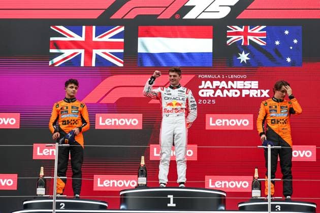 Sport Bilder des Tages (250406) -- SUZUKA, April 6, 2025 -- Winner Red Bull Racing s Dutch driver Max Verstappen (C) poses with second-placed McLaren s British driver Lando Norris (L) and third-placed McLaren s Australian driver Oscar Piastri on the podium after the Formula One Japanese Grand Prix 2025 at the Suzuka Circuit in Suzuka, Japan, April 6, 2025. (Photo by Xinhua) (SP)JAPAN-SUZUKA-F1-GRAND PRIX-RACE QianxJun 