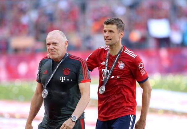 Soccer, Men, FC Bayern München VFB Stuttgart , Bundesliga, Allianz Arena Here at the championship celebration after the match in the picture Hermann Gerland, Co Coach FC Bayern München left with Thomas Müller Mueller FC Bayern München right celebrating
