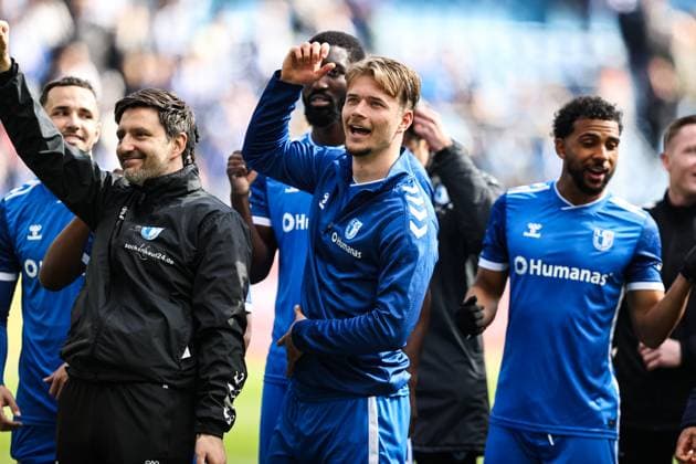 Alexander Ahl Holmström 1 FC Magdeburg,12 celebrates the victory 2 Soccer Bundesliga season 2024 2025 1 FC Magdeburg vs 1 FC Kaiserslautern at the Avnet Arena in Magdeburg Action,Soccer,Man,Men,Germany,06 04 2025