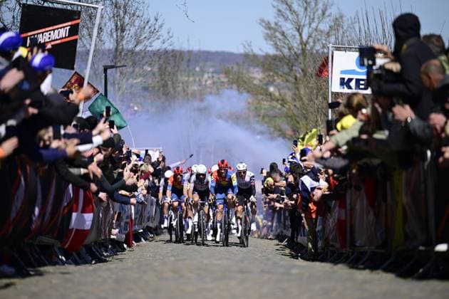 Ronde van Vlaanderen 2025 - Men Elite OUDENAARDE, BELGIUM - APRIL 06 : Theuns Edward (BEL) of Lidl - Trek Oude Kwaremont hill pictured during the 109th edition of the Ronde van Vlaanderen, an UCI World Tour cycling race for Men Elite with start in Bruges and finish in Oudenaarde after 268,9 km on April 6, 2025 in Oudenaarde, Belgium, 06 04 2025 ( Motordriver Guy De Vuyst - Oudenaarde Belgium  Copyright: xNicoxVereeckenx