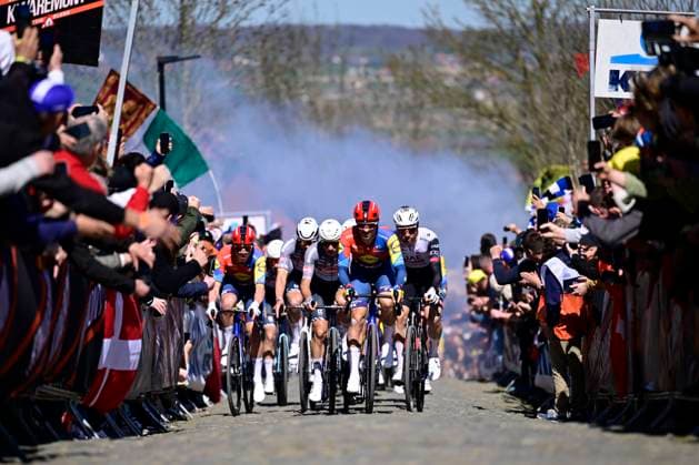 Ronde van Vlaanderen 2025 - Men Elite OUDENAARDE, BELGIUM - APRIL 06 : Theuns Edward (BEL) of Lidl - Trek Oude Kwaremont hill pictured during the 109th edition of the Ronde van Vlaanderen, an UCI World Tour cycling race for Men Elite with start in Bruges and finish in Oudenaarde after 268,9 km on April 6, 2025 in Oudenaarde, Belgium, 06 04 2025 ( Motordriver Guy De Vuyst - Oudenaarde Belgium  Copyright: xNicoxVereeckenx