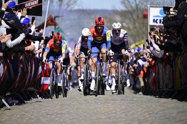 Ronde van Vlaanderen 2025 - Men Elite OUDENAARDE, BELGIUM - APRIL 06 : Theuns Edward (BEL) of Lidl - Trek Oude Kwaremont hill pictured during the 109th edition of the Ronde van Vlaanderen, an UCI World Tour cycling race for Men Elite with start in Bruges and finish in Oudenaarde after 268,9 km on April 6, 2025 in Oudenaarde, Belgium, 06 04 2025 ( Motordriver Guy De Vuyst - Oudenaarde Belgium  Copyright: xNicoxVereeckenx
