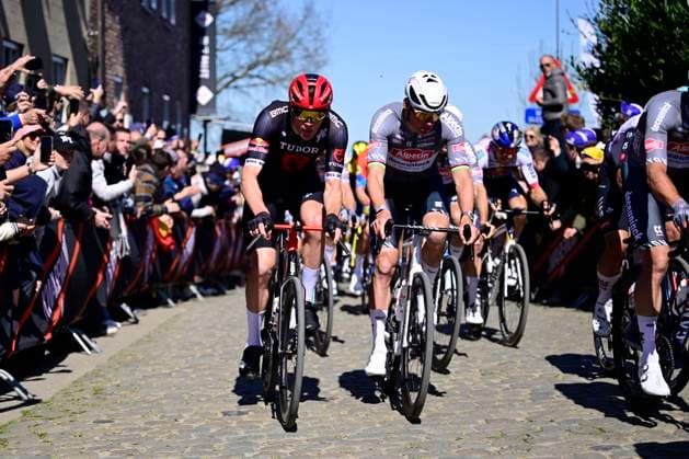 Ronde van Vlaanderen 2025 - Men Elite OUDENAARDE, BELGIUM - APRIL 06 : Van Der Poel Mathieu (NED) of Alpecin - Deceuninck pictured during the 109th edition of the Ronde van Vlaanderen, an UCI World Tour cycling race for Men Elite with start in Bruges and finish in Oudenaarde after 268,9 km on April 6, 2025 in Oudenaarde, Belgium, 06 04 2025 ( Motordriver Guy De Vuyst - Oudenaarde Belgium  Copyright: xNicoxVereeckenx