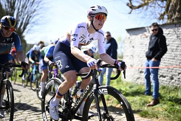 British Elizabeth Holden of UAE Team ADQ pictured in action during the women s race of the Ronde van Vlaanderen Tour des Flandres Tour of Flanders one day cycling race, 168,8k with start and finish in Oudenaarde, Sunday 06 April 2025. JASPERxJACOBS  x119624042x