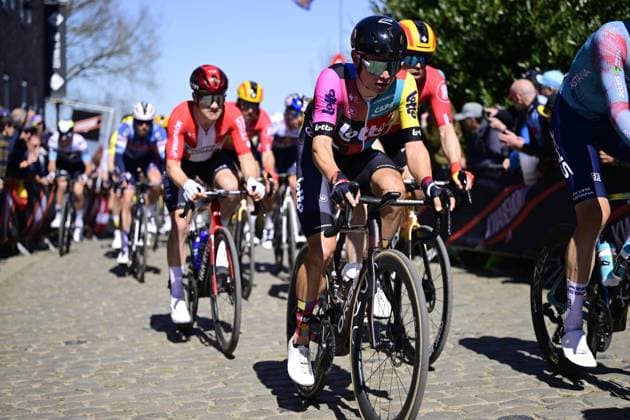 Ronde van Vlaanderen 2025 - Men Elite OUDENAARDE, BELGIUM - APRIL 06 : rider of Lotto pictured during the 109th edition of the Ronde van Vlaanderen, an UCI World Tour cycling race for Men Elite with start in Bruges and finish in Oudenaarde after 268,9 km on April 6, 2025 in Oudenaarde, Belgium, 06 04 2025 ( Motordriver Guy De Vuyst - Oudenaarde Belgium  Copyright: xNicoxVereeckenx
