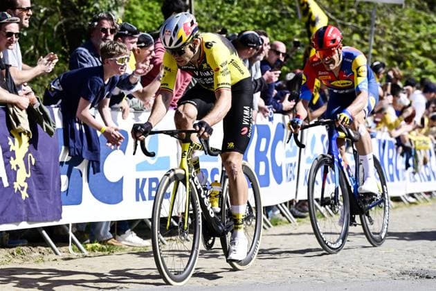 Belgian Wout van Aert of Team Visma-Lease a Bike and Belgian Jasper Stuyven of Lidl-Trek pictured in action on Oude Kruisberg during the men s race of the Ronde van Vlaanderen Tour des Flandres Tour of Flanders one day cycling race, 268,9km from Brugge to Oudenaarde, Sunday 06 April 2025. DIRKxWAEM  x119624160x