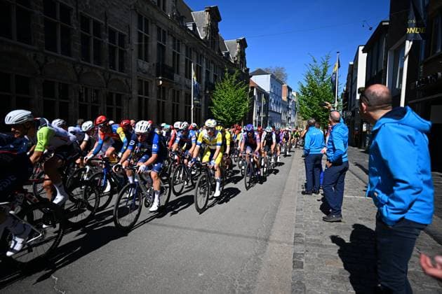 Ronde van Vlaanderen 2025 - Men Elite OUDENAARDE, BELGIUM - APRIL 06 : Illustration picture of the peloton pictured during the 109th edition of the Ronde van Vlaanderen, an UCI World Tour cycling race for Men Elite with start in Bruges and finish in Oudenaarde after 268,9 km on April 6, 2025 in Oudenaarde, Belgium, 06 04 2025 Oudenaarde Belgium  Copyright: xTomasxSiskx